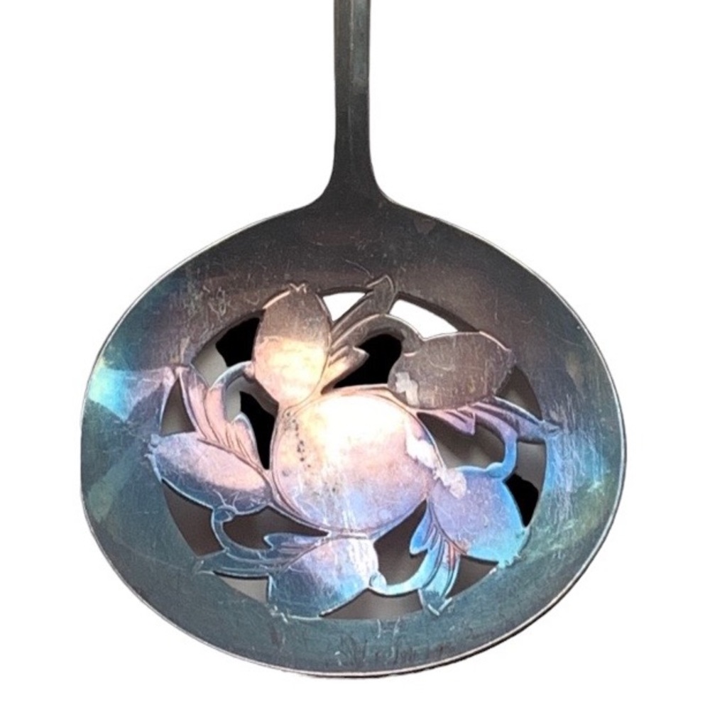 INTERNATIONAL SILVER ORIGINAL ROGERS Vintage Tomato Serving Spoon Silver